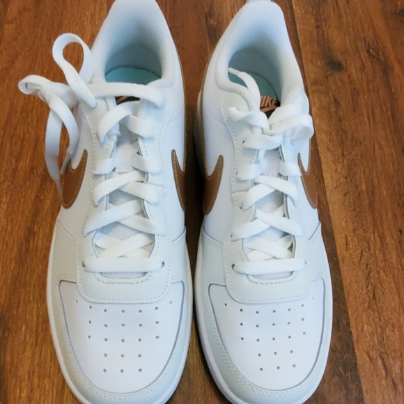 Nike Court Borough Low 2 'Metallic Red Bronze' - GS 7 (Women US 8.5) - Picture 7 of 12